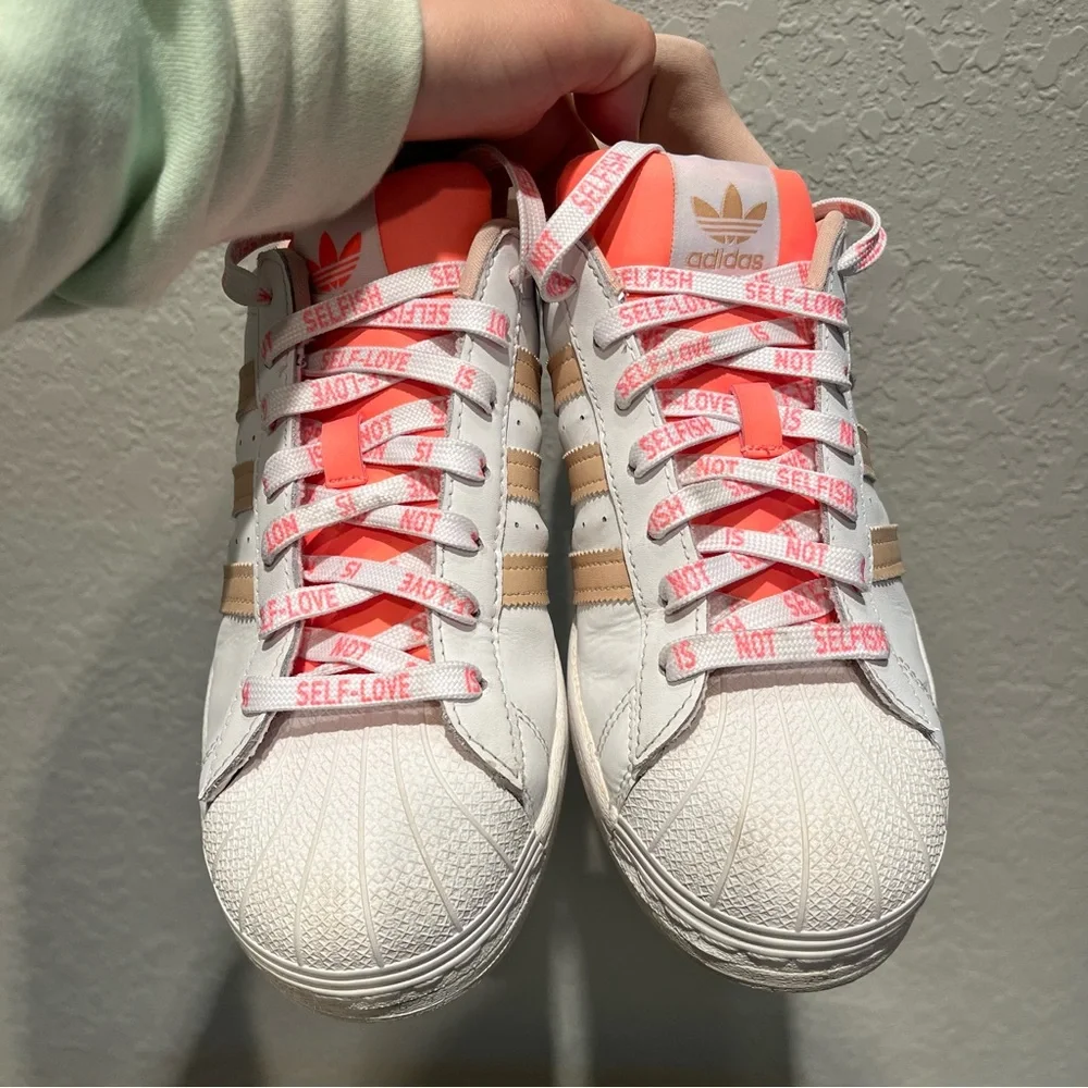 Adidas Originals‎ superstar white Limited Edition Self Love size 9